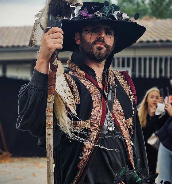 Portrait Mage noir, sorcier d'halloween superbe costume cie lunatypik