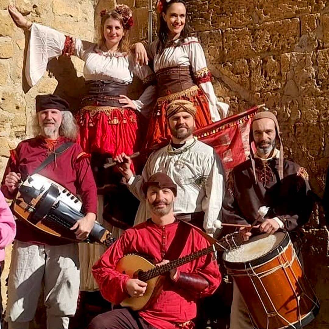 Compagnie médiévale musique ancienne danseuse et jongleur